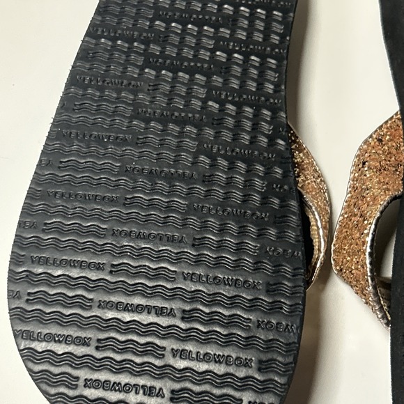 Yellow‎ Box Women's 6.5 Bling Sandal Gold Sequins Flip Flops Thongs - Picture 6 of 8